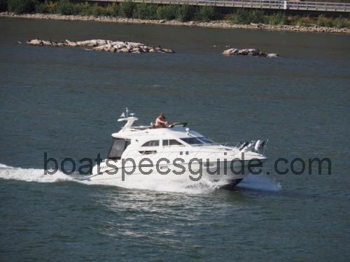 Sealine F330 fiche technique et avis